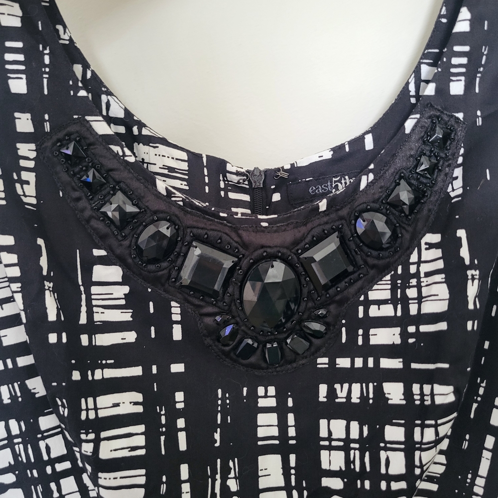 East 5th Black and White Geometric Top with Jewel Neckline